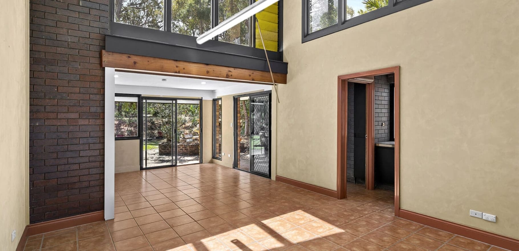 1231 Mount Gravatt-Capalaba Road, Burbank, QLD 4156 AUS