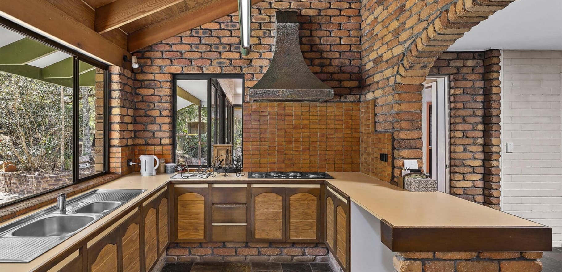 1231 Mount Gravatt-Capalaba Road, Burbank, QLD 4156 AUS