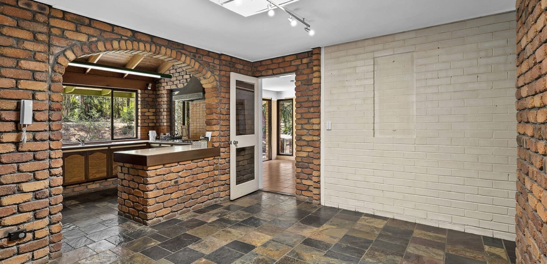 1231 Mount Gravatt-Capalaba Road, Burbank, QLD 4156 AUS