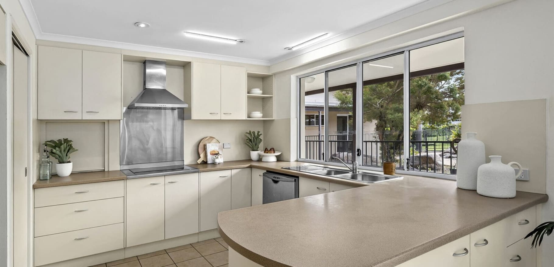 52 London Road, Belmont, QLD 4153 AUS